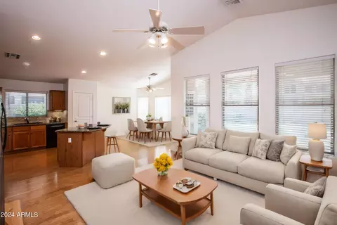 643 E Iris Ct, Gilbert, AZ 85296 photo 5