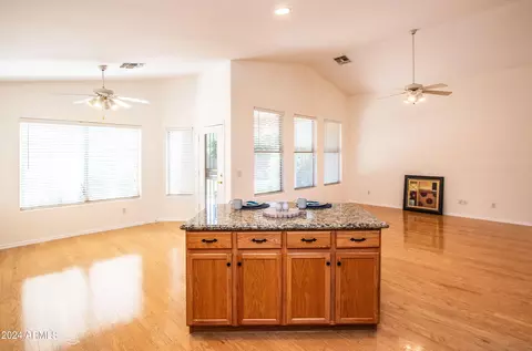 643 E Iris Ct, Gilbert, AZ 85296 photo 7