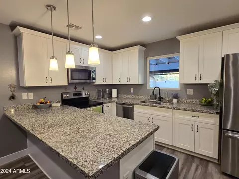 517 N 63rd Ln, Phoenix, AZ 85043 photo 5