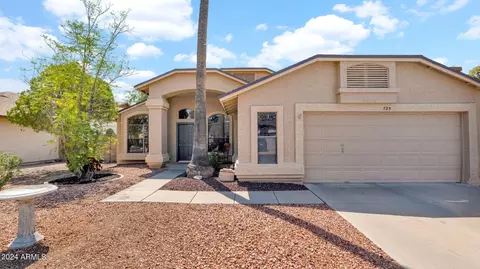 725 W Kyle Ct, Gilbert, AZ 85233 photo 2