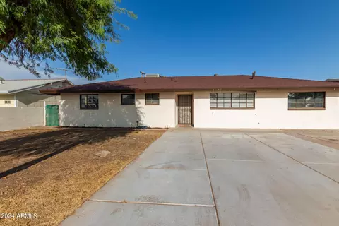 1017 N Los Robles Dr, Goodyear, AZ 85338