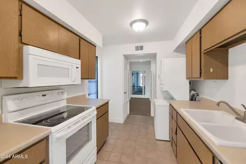 5201 N 24th St #104, Phoenix, AZ 85016