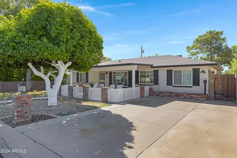 4923 E Piccadilly Rd, Phoenix, AZ 85018 photo 3