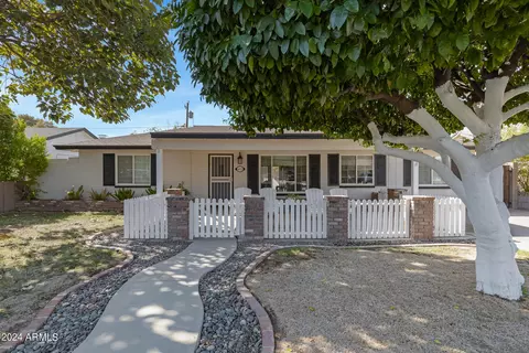 4923 E Piccadilly Rd, Phoenix, AZ 85018 photo 2