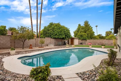 425 E Waltann Ln, Phoenix, AZ 85022 photo 24