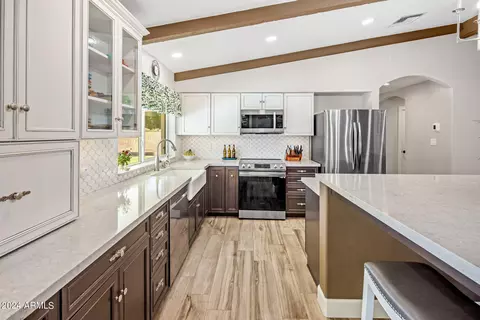 425 E Waltann Ln, Phoenix, AZ 85022 photo 6