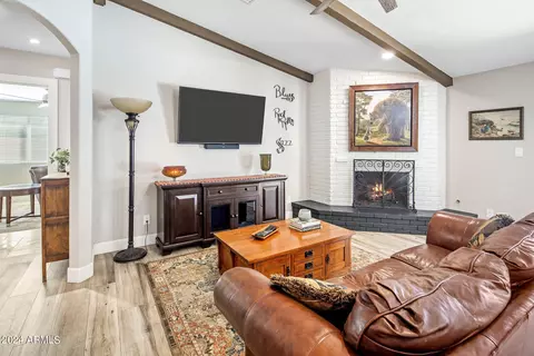 425 E Waltann Ln, Phoenix, AZ 85022 photo 4