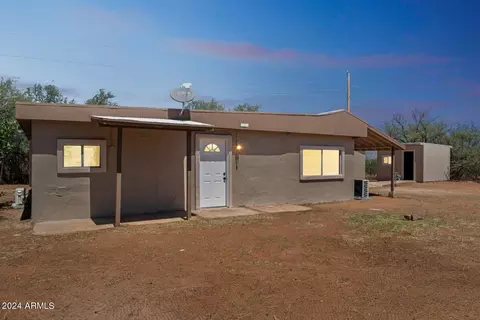 329 E Old Church Rd, Huachuca City, AZ 85616