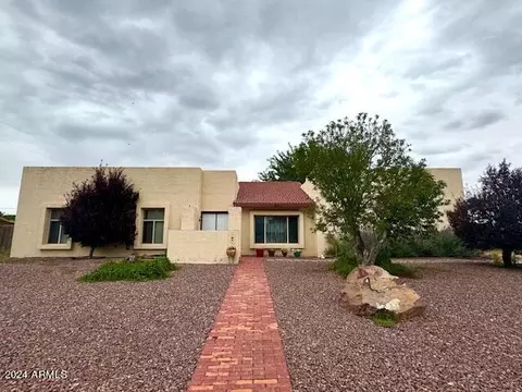 590 N 15th West Place Pl W, Saint Johns, AZ 85936