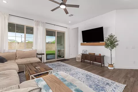1552 E Lodgepole Dr, Gilbert, AZ 85298 photo 5