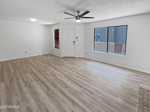 Living - 2040 S Longmore -- #80, Mesa, AZ 85202 photo 7 of 8
