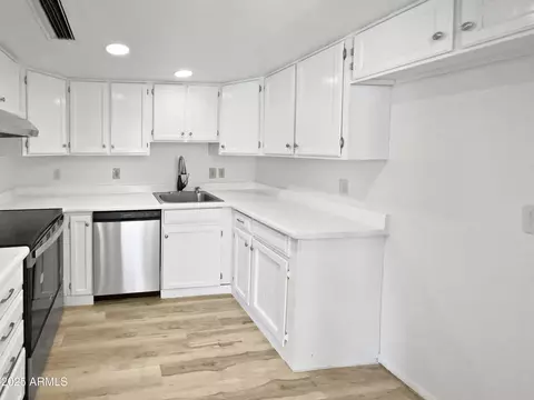 Kitchen - 2040 S Longmore -- #80, Mesa, AZ 85202 photo 2 of 2