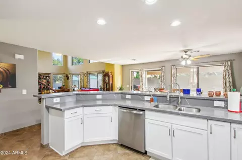 1181 E Cathy Dr, Gilbert, AZ 85296 photo 5