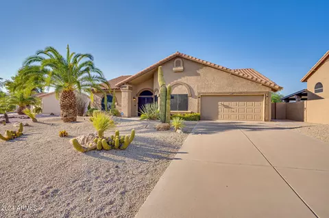 9518 W Menadota Dr, Peoria, AZ 85382