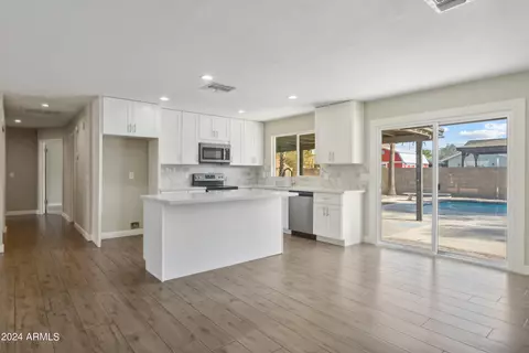 847 E Hackamore St, Mesa, AZ 85203