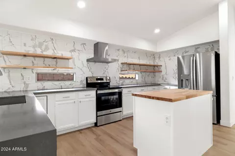 7464 W Lone Cactus Dr, Glendale, AZ 85308