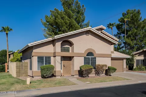 1236 E Hearne Way, Gilbert, AZ 85234 photo 3