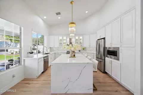 Kitchen - 1624 E Briarwood Ter, Phoenix, AZ 85048 photo 2 of 8