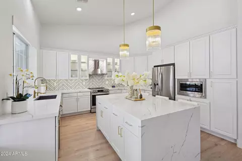 Kitchen - 1624 E Briarwood Ter, Phoenix, AZ 85048 photo 3 of 8