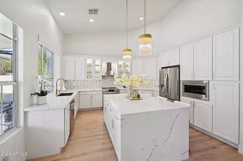 Kitchen - 1624 E Briarwood Ter, Phoenix, AZ 85048 photo 8 of 8