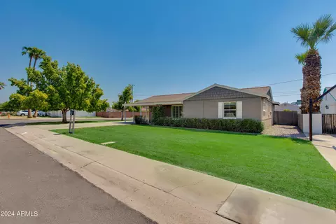 821 E Cavalier Dr, Phoenix, AZ 85014 photo 3