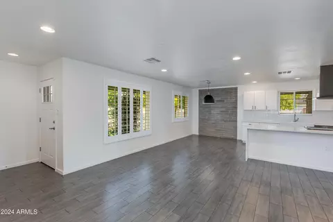 821 E Cavalier Dr, Phoenix, AZ 85014 photo 9