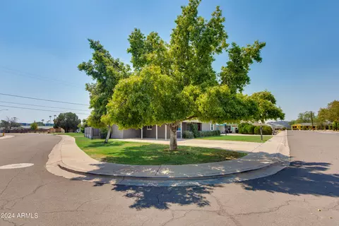 821 E Cavalier Dr, Phoenix, AZ 85014 photo 2