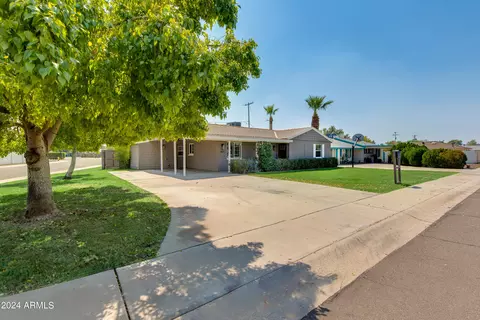 821 E Cavalier Dr, Phoenix, AZ 85014 photo 1