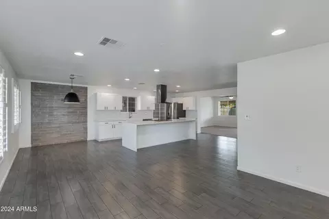 821 E Cavalier Dr, Phoenix, AZ 85014 photo 6