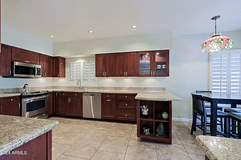 72 E Dawn Dr, Tempe, AZ 85284 photo 3