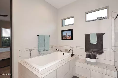Bath - 17755 E Cindercone Rd, Rio Verde, AZ 85263 photo 9 of 10