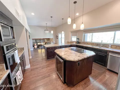 1014 E Country Gables Dr, Phoenix, AZ 85022 photo 6