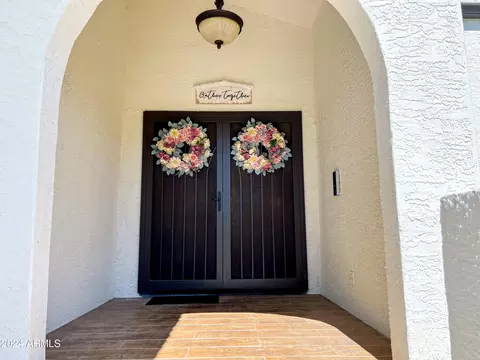 1014 E Country Gables Dr, Phoenix, AZ 85022 photo 2