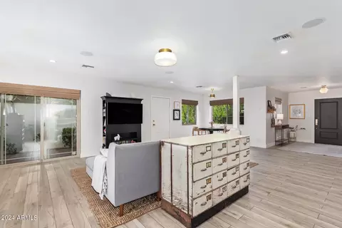 340 E Orange Dr, Phoenix, AZ 85012 photo 18