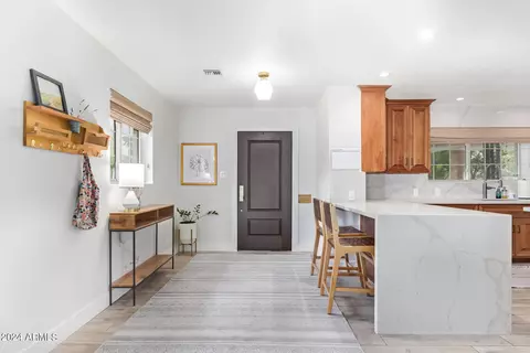 340 E Orange Dr, Phoenix, AZ 85012 photo 5