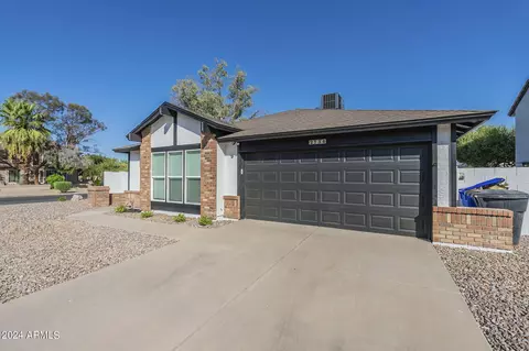 2734 W Montgomery Dr, Chandler, AZ 85224