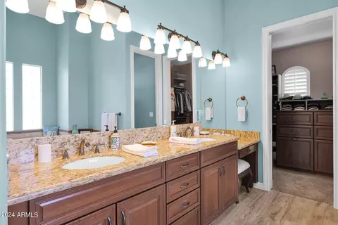 Bath - 1532 E Sharon Dr, Phoenix, AZ 85022 photo 2 of 8