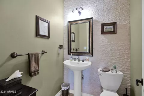 Bath - 1532 E Sharon Dr, Phoenix, AZ 85022 photo 6 of 8