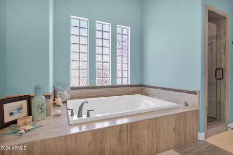 Bath - 1532 E Sharon Dr, Phoenix, AZ 85022 photo 3 of 8