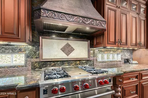 Kitchen - 545 E Warner Rd, Tempe, AZ 85284 photo 6 of 7