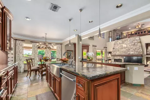 Kitchen - 545 E Warner Rd, Tempe, AZ 85284 photo 2 of 7