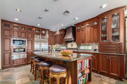 Kitchen - 545 E Warner Rd, Tempe, AZ 85284 photo 4 of 7