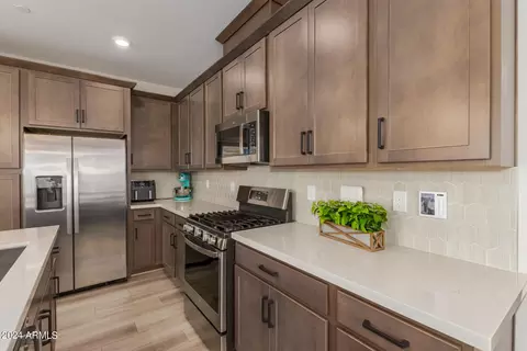 733 E Lark St #201, Gilbert, AZ 85297