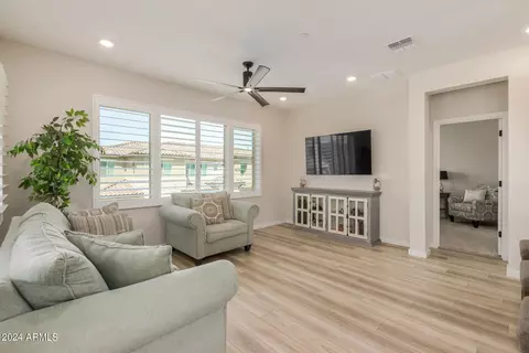 733 E Lark St #201, Gilbert, AZ 85297 photo 5