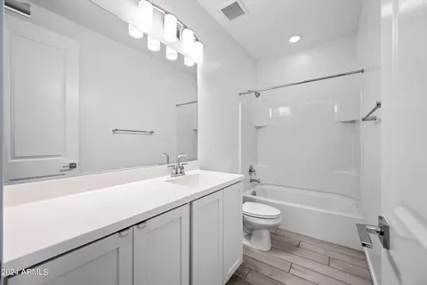 Bath - 901 S Smith Rd #1012, Tempe, AZ 85281 photo 4 of 4