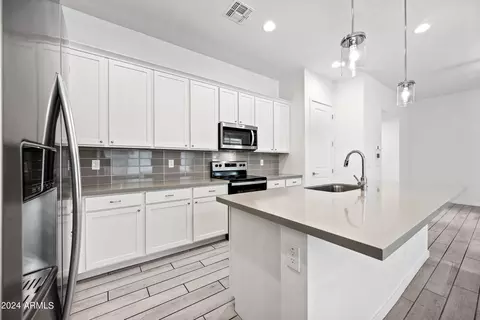 Kitchen - 901 S Smith Rd #1012, Tempe, AZ 85281 photo 1 of 1