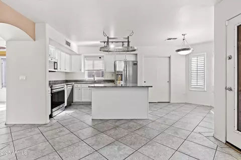 3211 E Kerry Ln, Phoenix, AZ 85050 photo 10