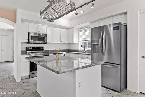 3211 E Kerry Ln, Phoenix, AZ 85050 photo 8