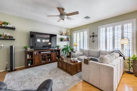4240 E Del Rio St, Gilbert, AZ 85295 photo 2
