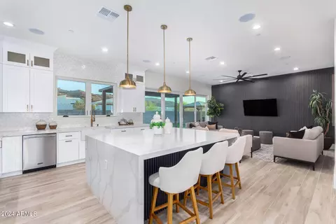 2245 E Desert Ln, Phoenix, AZ 85042 photo 9